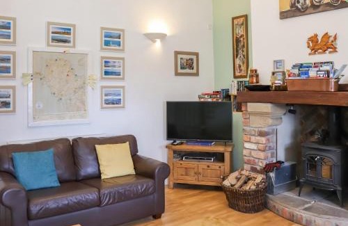 Capel Coch House | Rallt Cottage