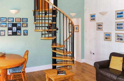 Capel Coch House | Rallt Cottage