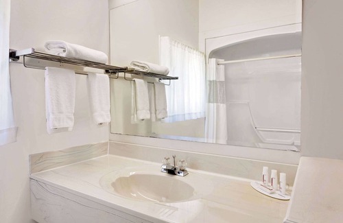 Gananoque Hotel | Ramada by Wyndham 1000 Islands/Gananoque