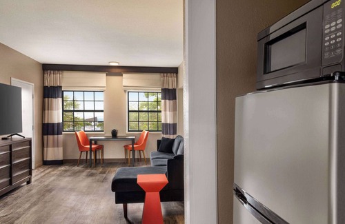 Albuquerque Hotel | Ramada by Wyndham Albuquerque Airport