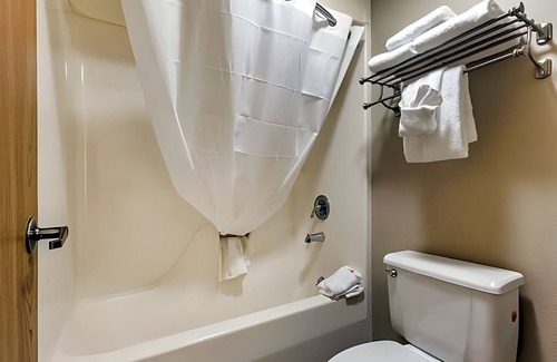 Branson Theater District Hotel | Ramada By Wyndham Branson Theatre District