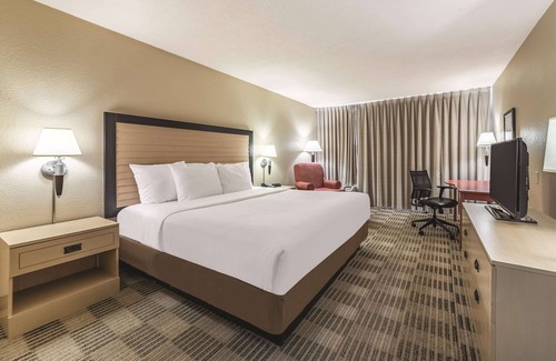 Fairfield Hotel | Ramada by Wyndham Fairfield NJ