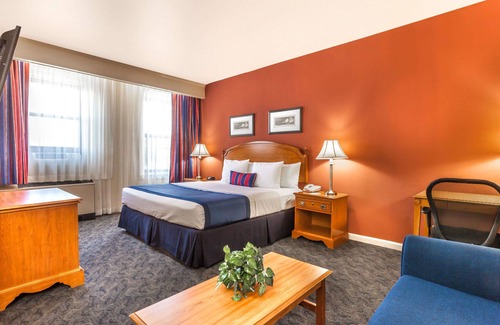 Jersey City Hotel | Ramada by Wyndham Jersey City