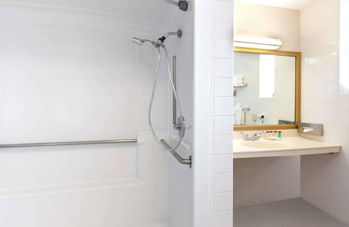 Jersey City Hotel | Ramada by Wyndham Jersey City
