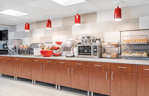 Golden Valley Hotel | Ramada by Wyndham Minneapolis Golden Valley