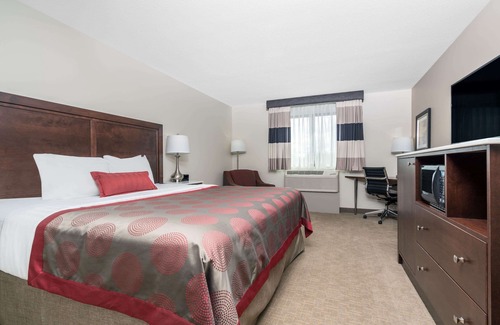 Golden Valley Hotel | Ramada by Wyndham Minneapolis Golden Valley