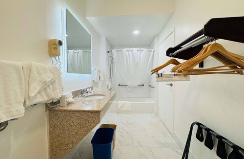 Roseville - Fleet Ridge Hotel | Ramada by Wyndham San Diego Airport