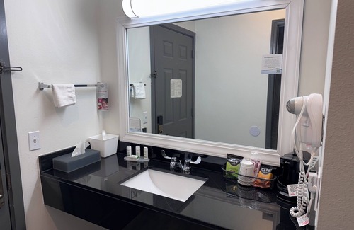 Sparta Hotel | Ramada by Wyndham Sparta/At Speedway