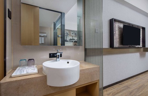 Xiangshan Hotel | Ramada Encore by Wyndham Guilin Wanfu