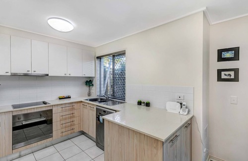 Urangan Hotel | Ramada Encore by Wyndham Whale Cove
