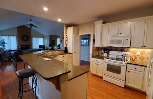 Huddleston House | Ramsey's Retreat- Relaxing Get Away Beautiful Views- Kayaks