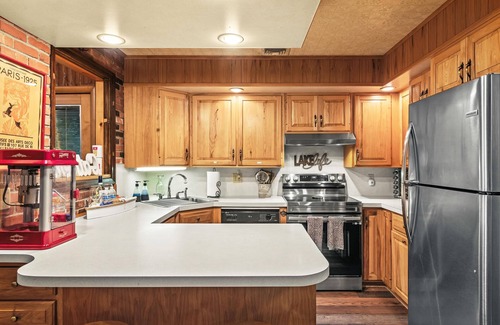 Lake Harmony Cabin | Ranch on Greenwood: Hot tub , fire pits, kayaks, Rafts, Bikes