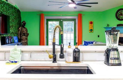Navarre House | Ranger - Pool, Arcades, Foosball, 5m to Beach!