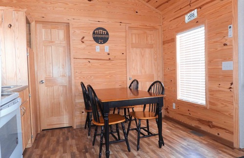 Leasburg Cabin | Ransom's Retreat Group cabin rental near Meramec River
