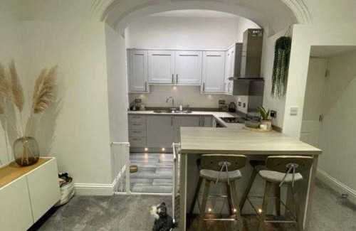 Sefton Park Apartment | Rare Find! By Sefton Park Off-street Parking