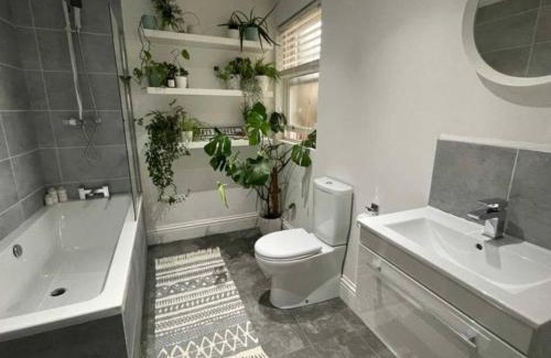 Sefton Park Apartment | Rare Find! By Sefton Park Off-street Parking