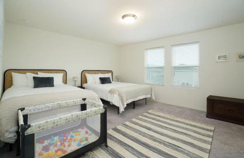 Medina Valley House | Rare Find Luxurious Home Sleeps 13 with Family Fun