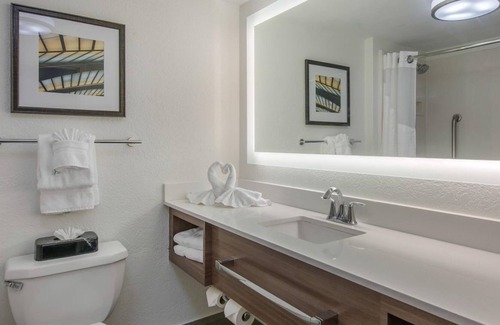 Tropic House | Rare Gem! 4 Comfy Units, Pool, Walk to Brevard Zoo