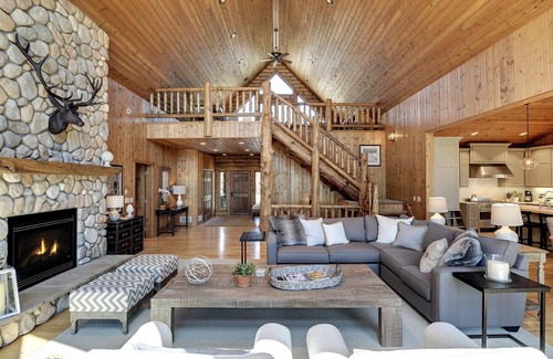 Breezy Point Cabin | RATED ONE OF THE TOP VRBO'S BY MN MONTHLY MAGAZINE! INTERIOR DESIGNER OWNED
