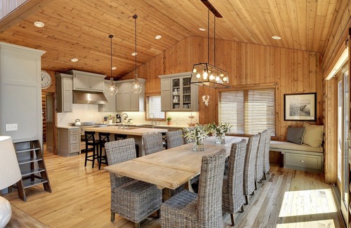 Breezy Point Cabin | RATED ONE OF THE TOP VRBO'S BY MN MONTHLY MAGAZINE! INTERIOR DESIGNER OWNED