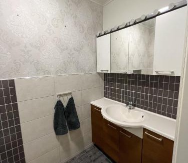 Lehmo Apartment | Rauhallinen ilmastoitu paritalo, Sauna, Terassi, Autokatos