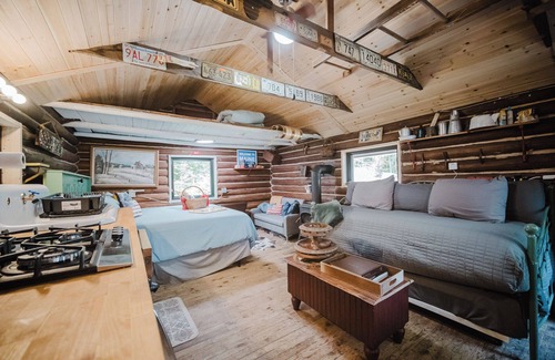 Bethel Cabin | READ THE DESCRIPTION! Cozy Log Cabin - Rustic getaway near Bethel Center