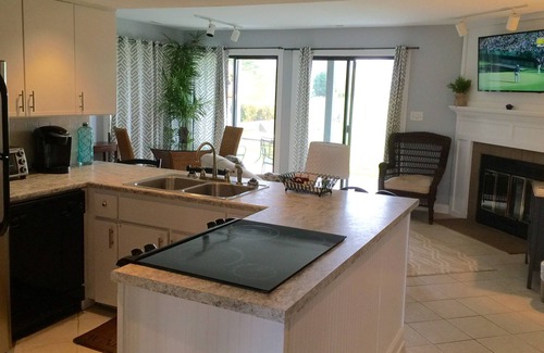 North Shore Condo | REALLY THE BEST FALL VIEW @BERNARDS LANDING-BOOK NOW-INDOOR POOL HOT TUB OPEN