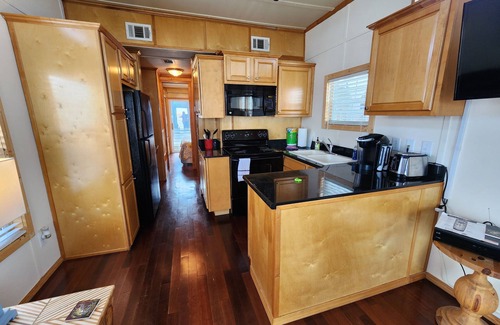 Apalachicola Boat Rental | Rebel's Rest - A Romantic Getaway houseboatnNew Water Filtration System