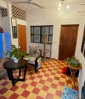 Emiliano Zapata House | Recamara Alan en Zona Romantica Departamento compartido con el host