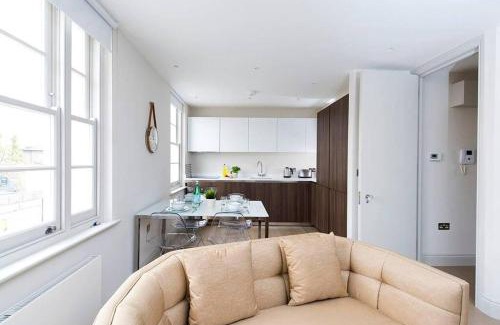 Askew Apartment | Recently redecorated spacious and Modern 1BR flat in West London