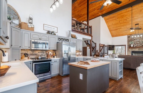 Bixby Other | Recently Remodeled Farmhouse on 160 Acres | Just 30 minutes from Tulsa