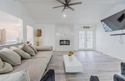 Plano Villa | Recently remodeled Luxury house with pool and spa