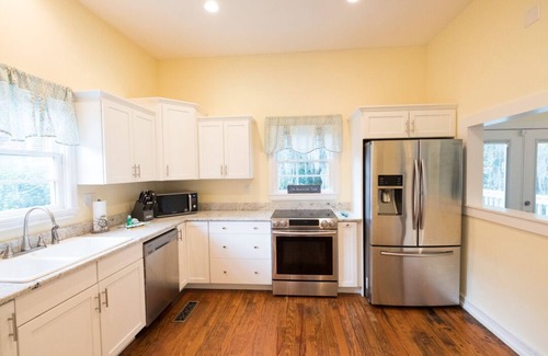 The Old Commons Cottage | Recently Renovated Historic Cottage Located in Beaufort