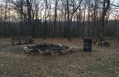 Kingston House | RECENTLY UPDATED Lake Texoma Private Acreage! Sleeps 8. Pet Friendly. 3 acres.