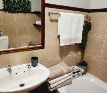 Moreleta Park Apartment | Red Button