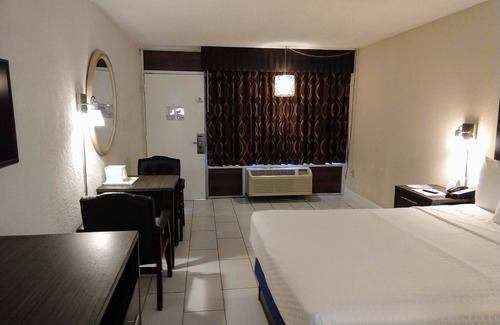 Fort Lauderdale Hotel | Red Carpet Inn Airport and Cruise Port Hotel Fort Lauderdale