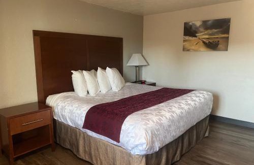 City Center Medford Hotel | Red Carpet Inn Medford