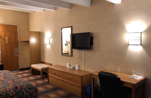 North Syracuse Hotel | Red Carpet Inn North Syracuse