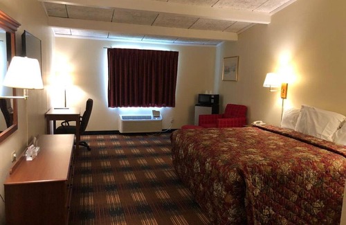 North Syracuse Hotel | Red Carpet Inn North Syracuse