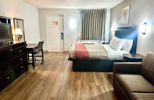 Norwalk Hotel | Red Carpet Inn Norwalk