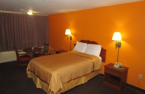 Augusta Hotel | Red Carpet Inn