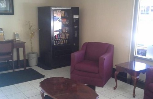 Augusta Hotel | Red Carpet Inn