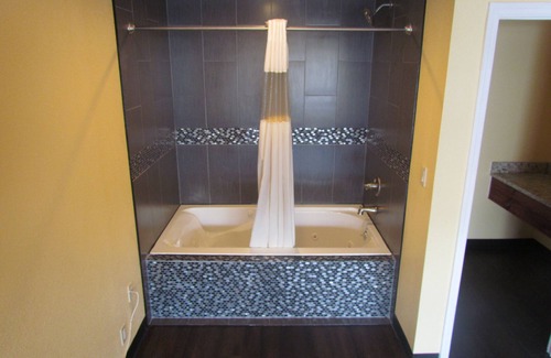 Augusta Hotel | Red Carpet Inn