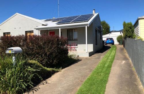 Mount Gambier House | Red Door Cottage