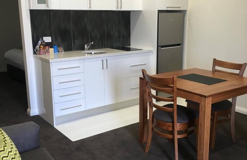 Broken Hill Hotel | Red Earth Motel