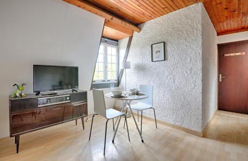L'Hay-les-Roses Apartment | Red Eden - Joli studio proche jardin roseraie