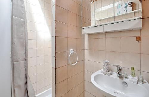 L'Hay-les-Roses Apartment | Red Eden - Joli studio proche jardin roseraie