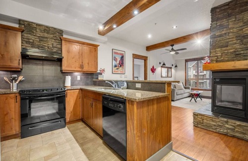 East Kootenay Apartment | Red Maple Retreat | Hot Tub | Pool | Gas Fireplace