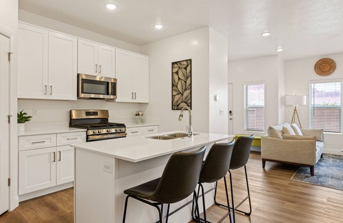Ivins House | Red Mountain Views - Monthly