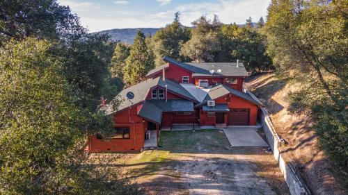 Oakhurst House | Red Oasis